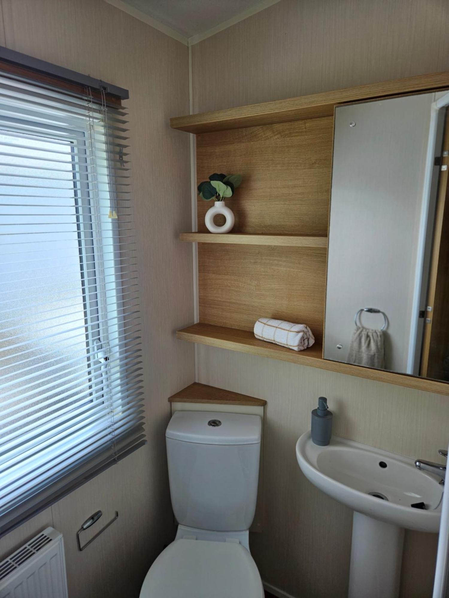 Lytham Luxe 6 Birth Caravan Weeton  Exterior foto